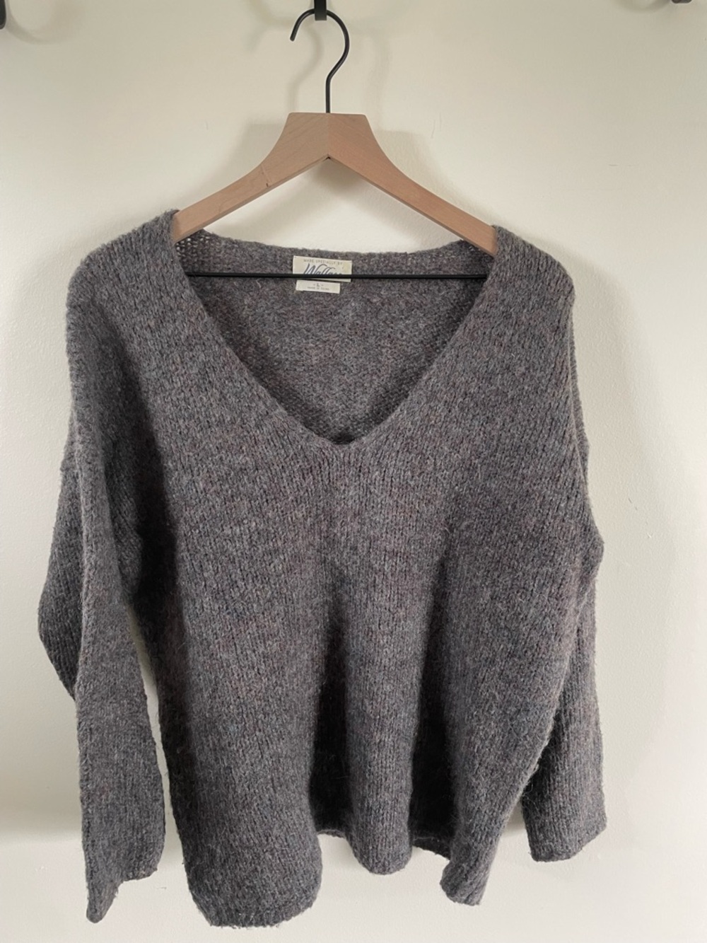 Women's V-Neck Knit Sweater in Heather Gray